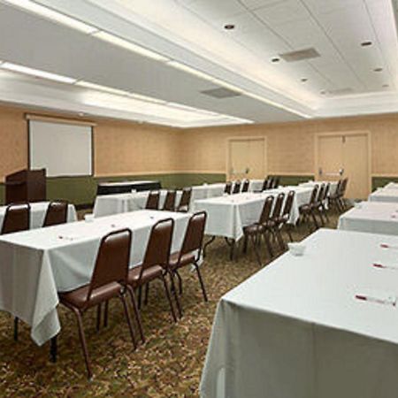 Ramada Burlington Hotel And Conference Center エクステリア 写真
