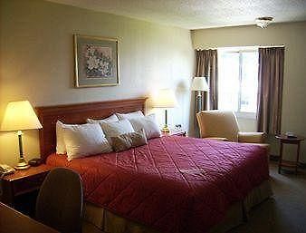 Ramada Burlington Hotel And Conference Center エクステリア 写真