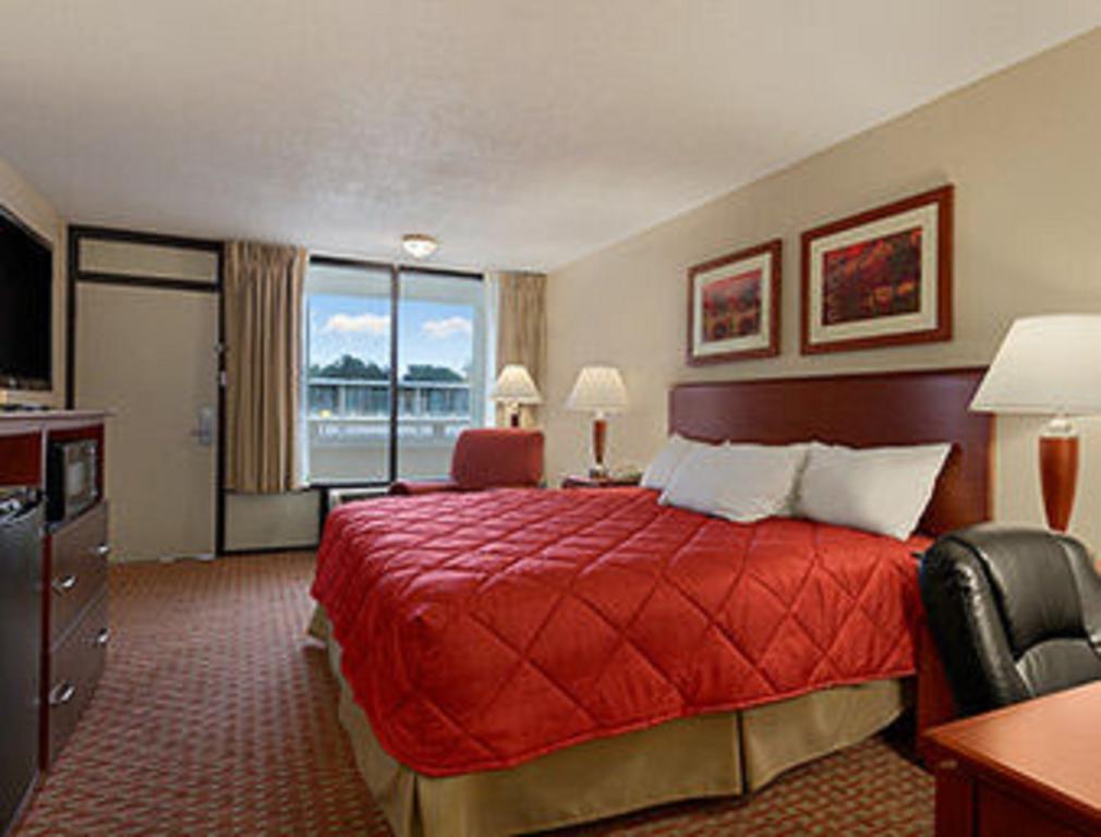 Ramada Burlington Hotel And Conference Center 部屋 写真