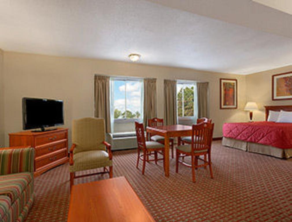 Ramada Burlington Hotel And Conference Center エクステリア 写真