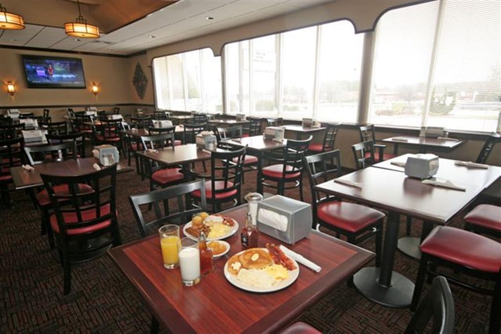 Ramada Burlington Hotel And Conference Center エクステリア 写真