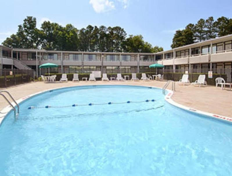 Ramada Burlington Hotel And Conference Center エクステリア 写真